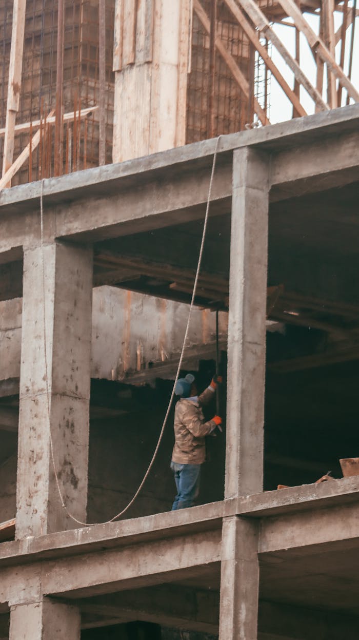 portfolio-06 Construction worker on a high-rise building site in Baku, Azerbaijan, showcasing urban development.